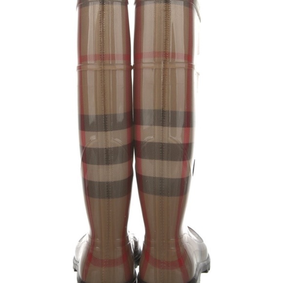 Burberry rain boots - Picture 1 of 5